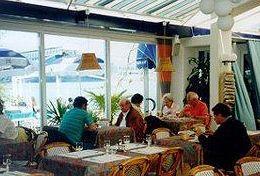 Hotel Du Port 3*