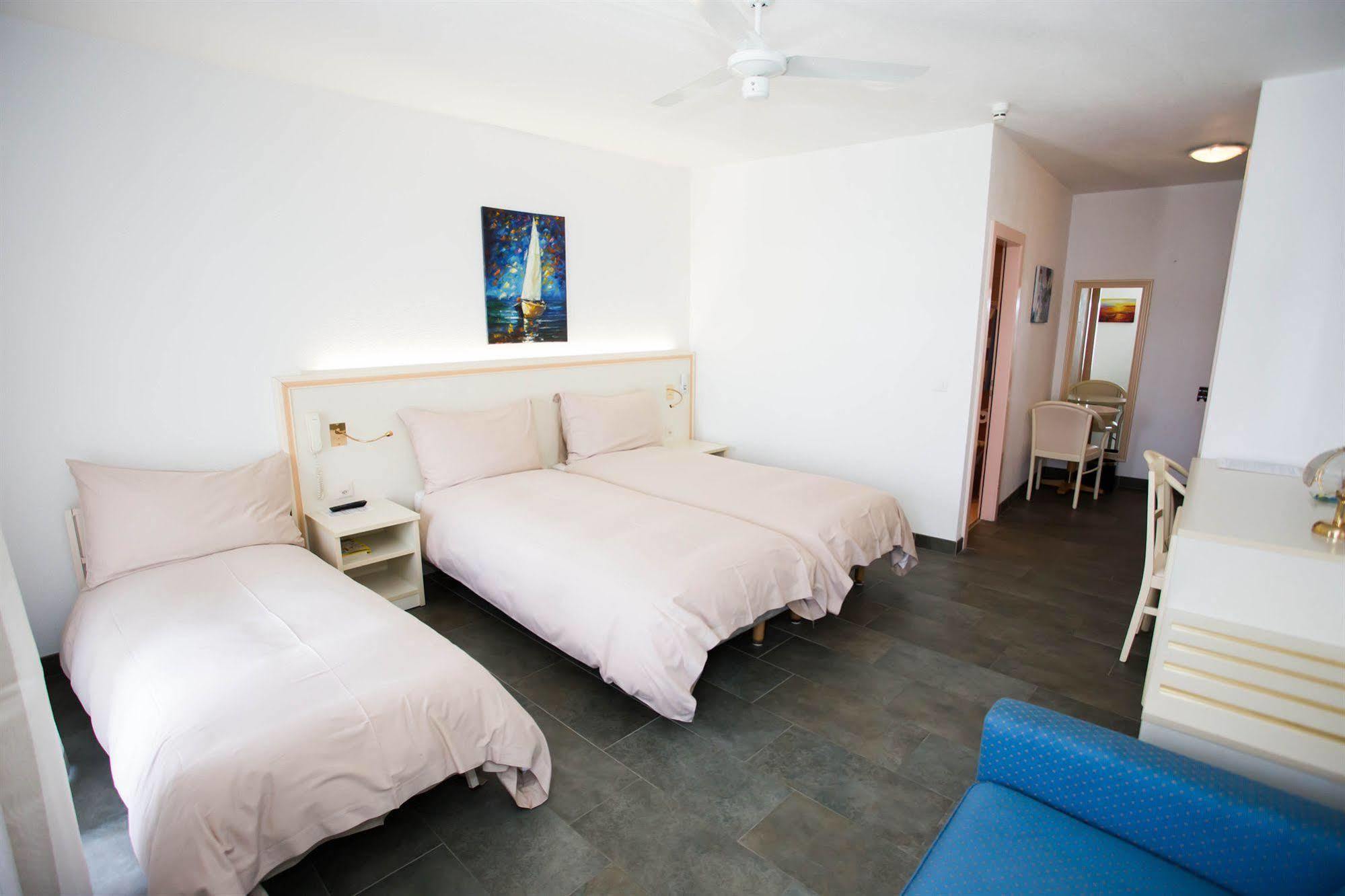 Du Port Hotel 3*