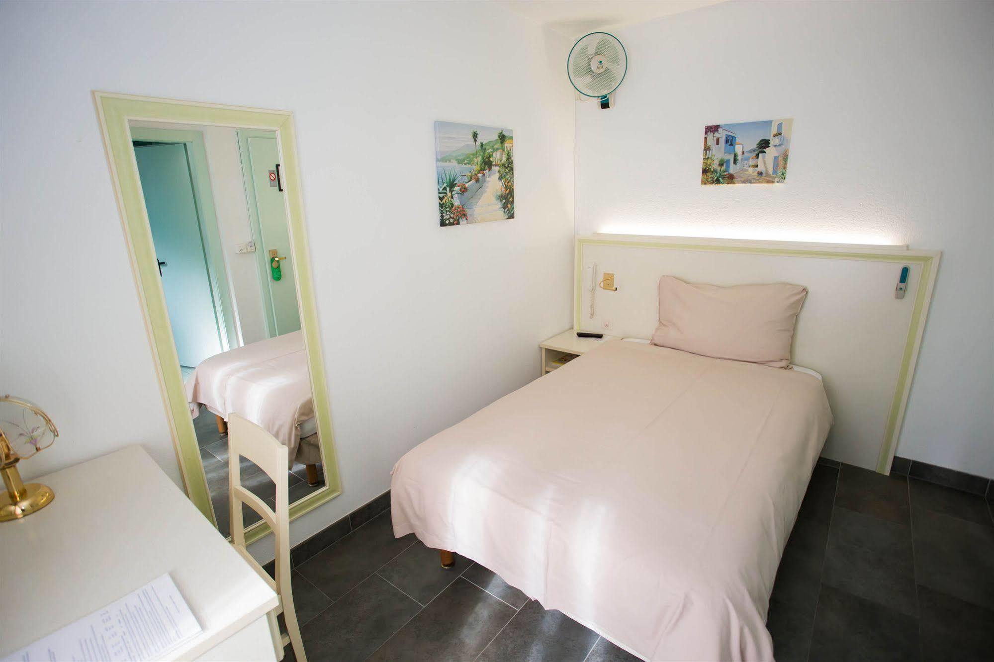 Du Port Hotel 3*
